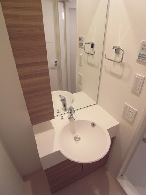 洗面設備　※反転タイプの写真を使用しています。