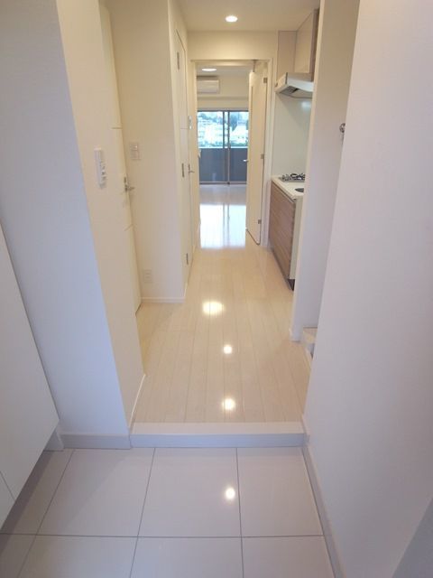 玄関　※別部屋の参考写真です。
