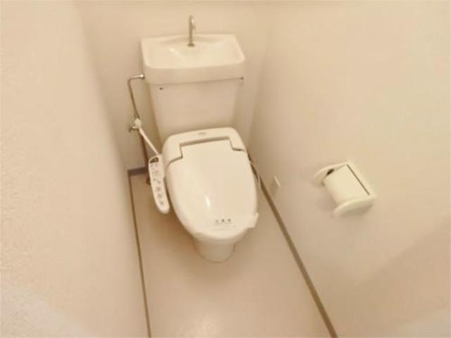 トイレ　嬉しいウォシュレット付き