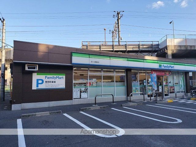 コンビニ　ファミリーマート様（コンビニ）まで650m