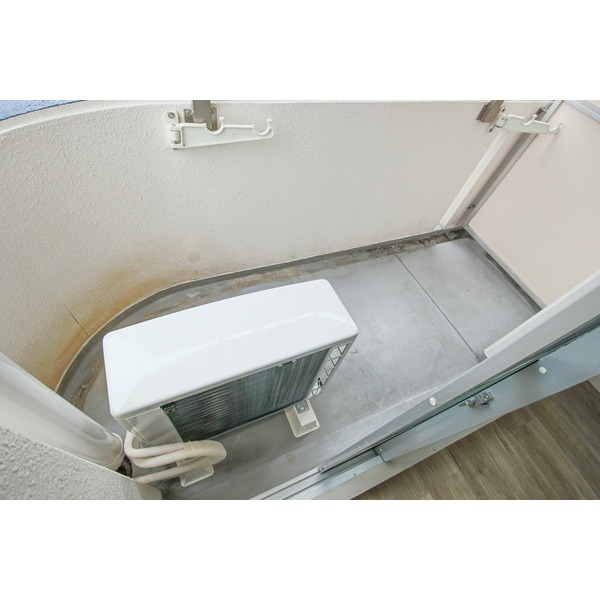 バルコニー　同じ建物の別のお部屋