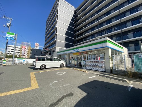 コンビニ　ファミリーマート 福島海老江店（コンビニ）まで830m