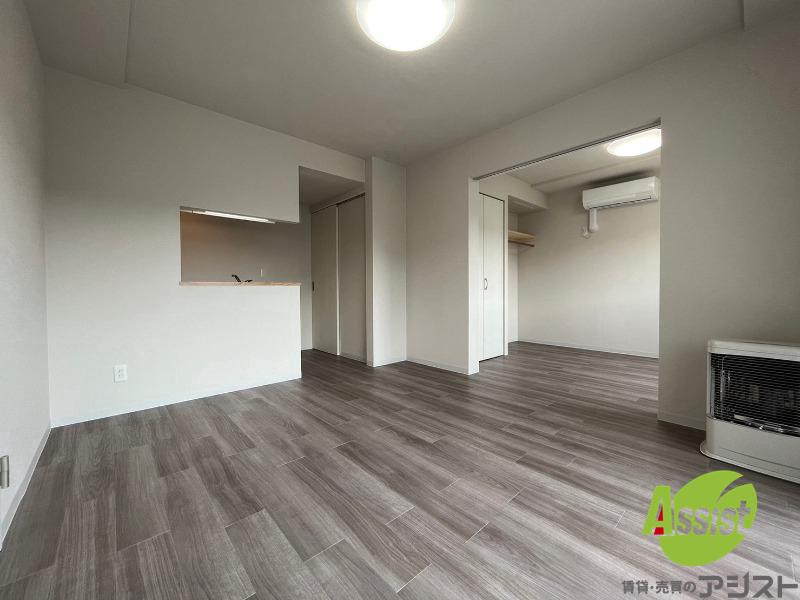 居室・リビング　広くてキレイなお部屋が広がっていて、充実した生活が送れそう。