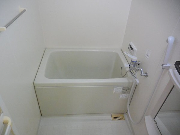 バス・シャワールーム　この写真は同マンションの他のお部屋のものです