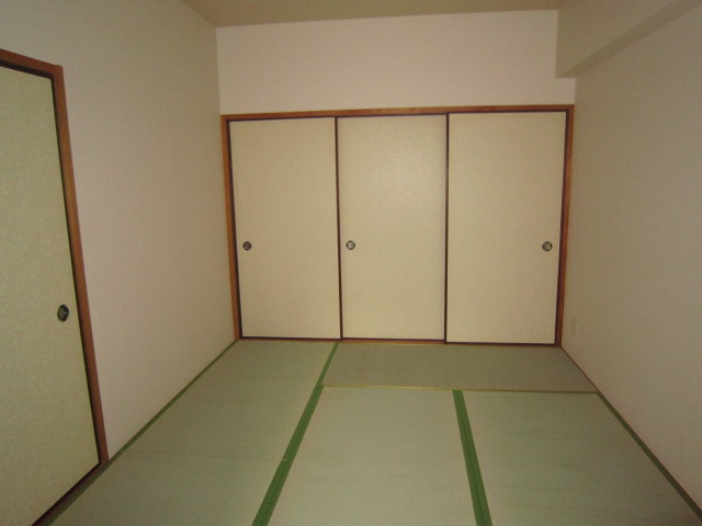 その他部屋・スペース　この写真は同マンションの他のお部屋のものです