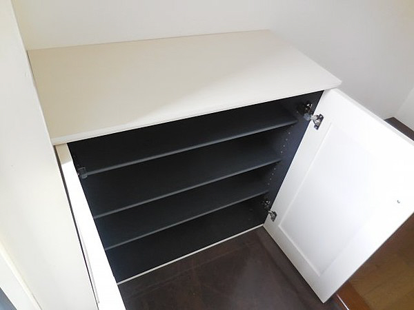 収納　この写真は同マンションの他のお部屋のものです