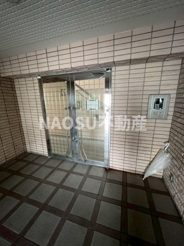 エントランス　落ち着いたエントランスです