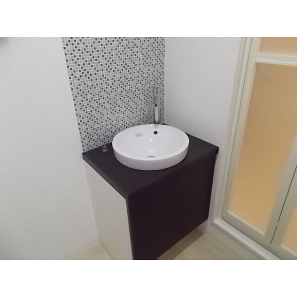 洗面設備　※写真は同じマンションの違う部屋のものになります。