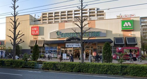 ドラックストア　トモズクイーンズ 伊勢丹杉並桃井店（ドラッグストア）まで626m