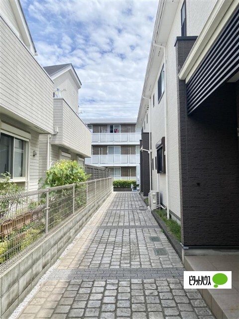 エントランス　閑静な住宅街です。