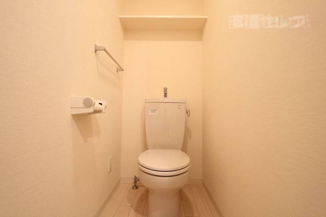 トイレ　トイレも真っ白