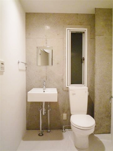 トイレ　落ち着いた色調のトイレです♪