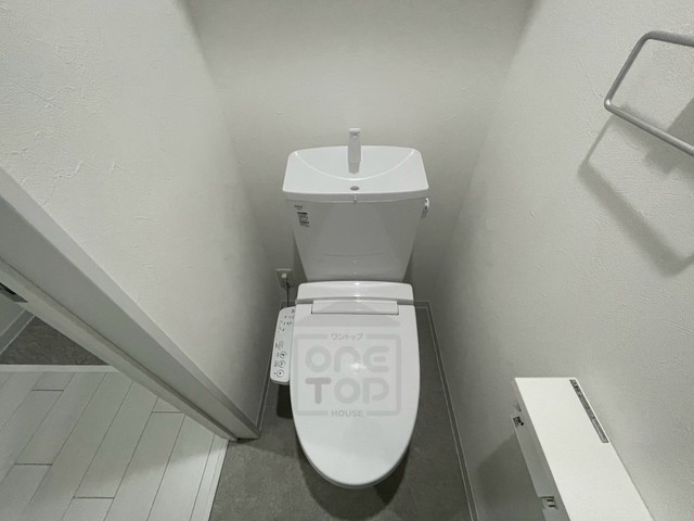 ＪＲ東海道本線 吹田駅 徒歩15分 3階建 新築のトイレ写真