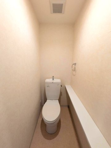 阪急今津線 宝塚南口駅 徒歩4分 4階建 築19年のトイレ写真