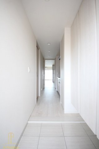 玄関　OPUS RESIDENCE SHINSAIBASHISOU