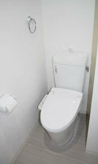 トイレ　別部屋の画像を使用しております。