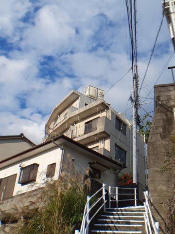 長崎市本尾町のマンションの建物外観