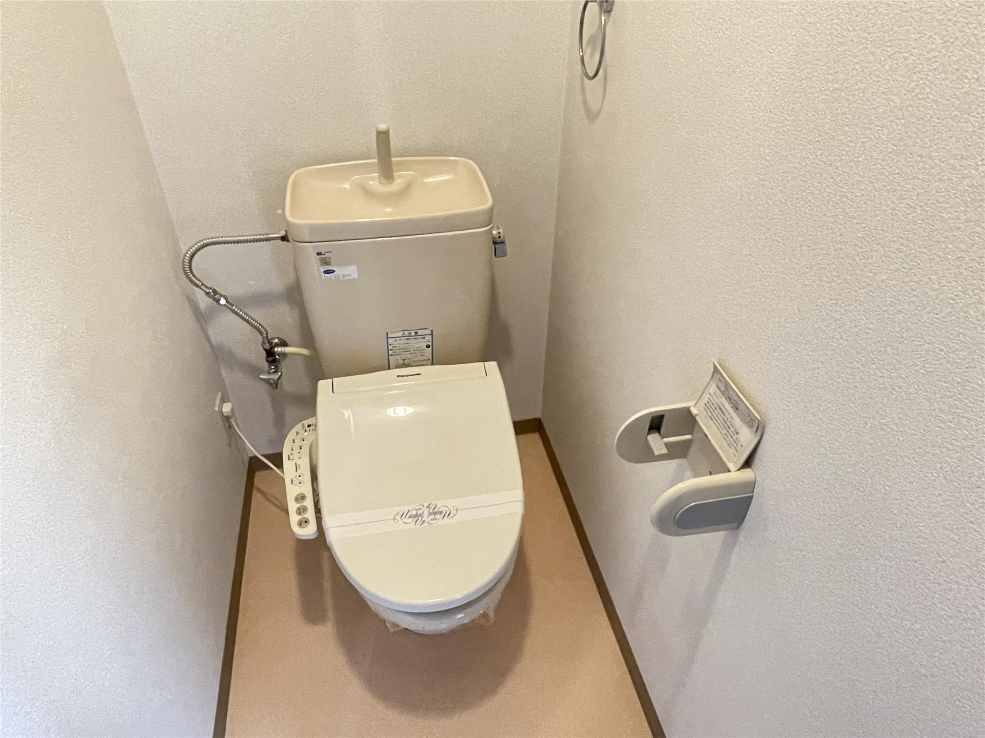 トイレ　ウォシュレット付きです！