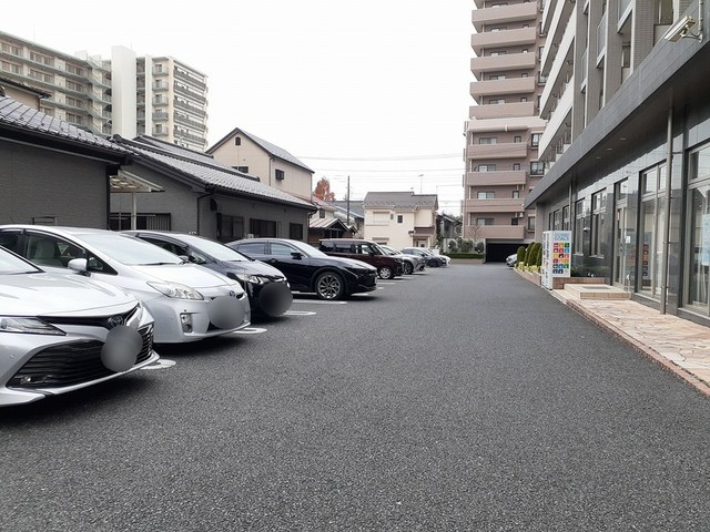 【イセソラージュの駐車場】