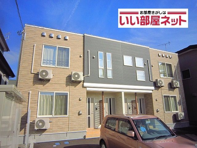 長岡市摂田屋町のアパートの建物外観