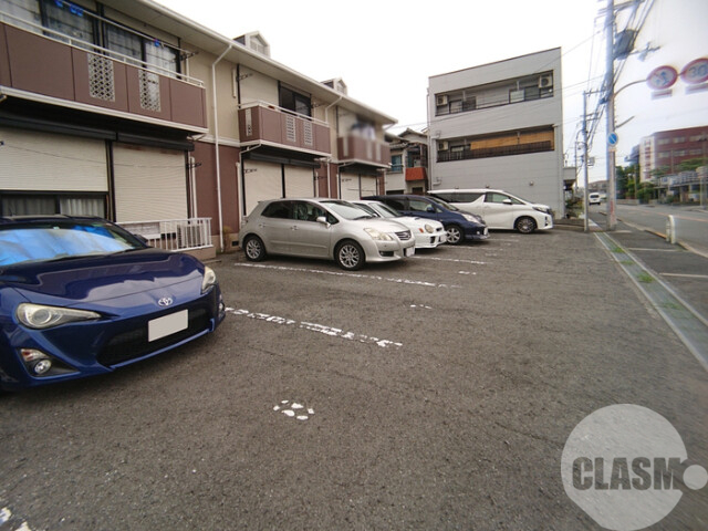 【堺市中区深井北町のアパートの駐車場】