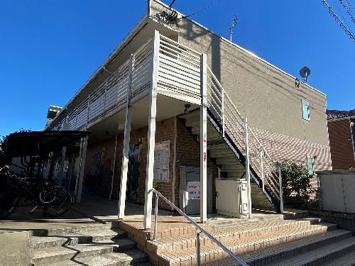 【朝霞市本町のアパートの建物外観】