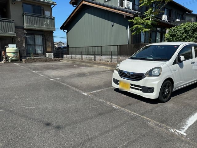 【ウィルステージIIの駐車場】