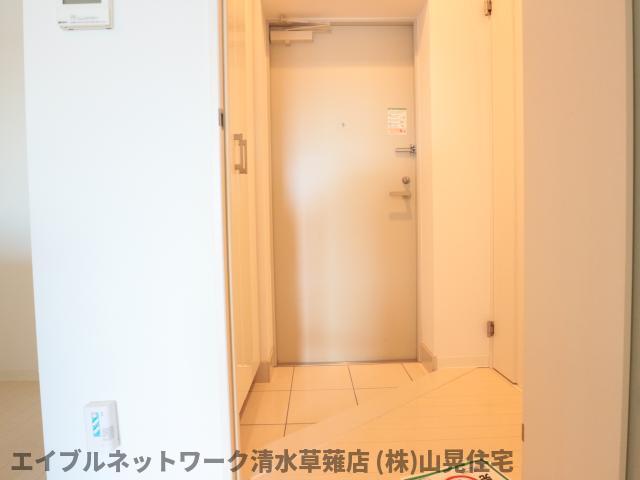 【静岡市清水区七ツ新屋のマンションの玄関】