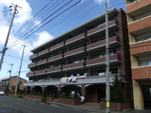 クレージュ新田東の建物外観