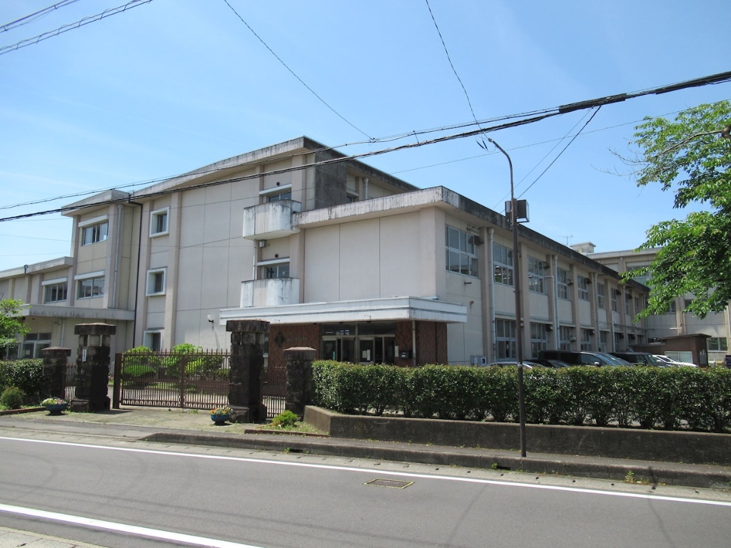 【シャトー岐大 Aの小学校】