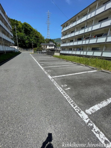 【廿日市市宮内のマンションの駐車場】