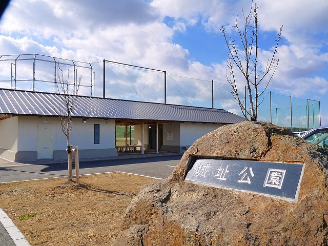 【木津川市木津のマンションの公園】