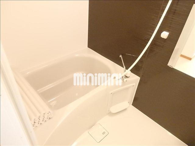 バス・シャワールーム　給湯式のお風呂です。