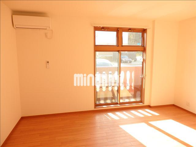 居室・リビング　１３帖のＬＤＫ。家具も自由に配置できます。