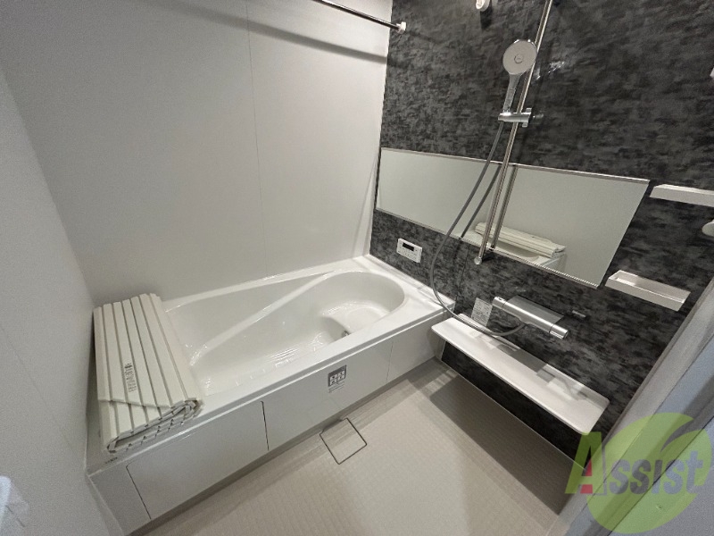 バス・シャワールーム　コチラで日々の疲れを癒し、リラックスしてください