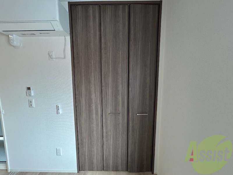 収納　収納はこちらのクローゼットをお使いください。