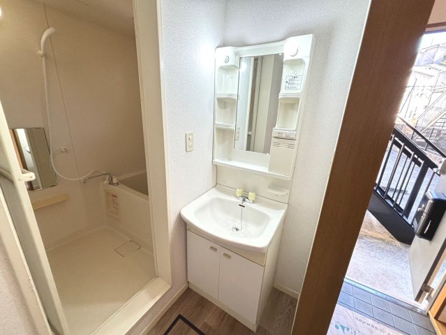 洗面設備　参考写真（別部屋）