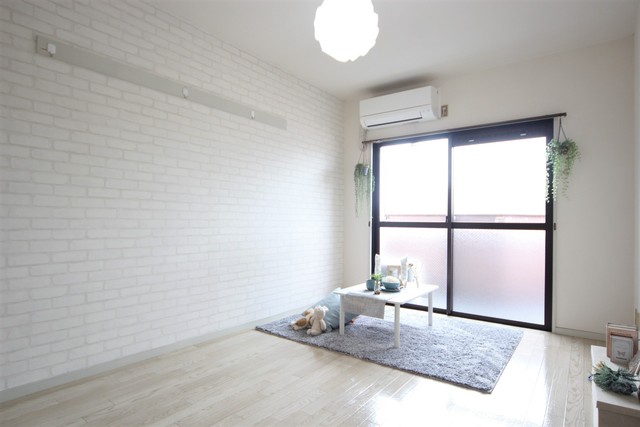 居室・リビング　モデルルームにつき家具等は撤去となります。