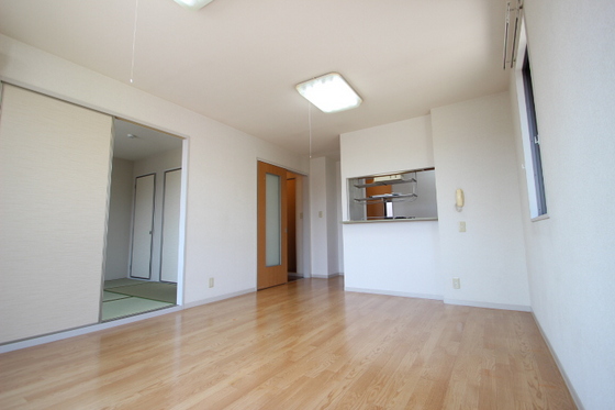 居室・リビング　※別部屋の写真です