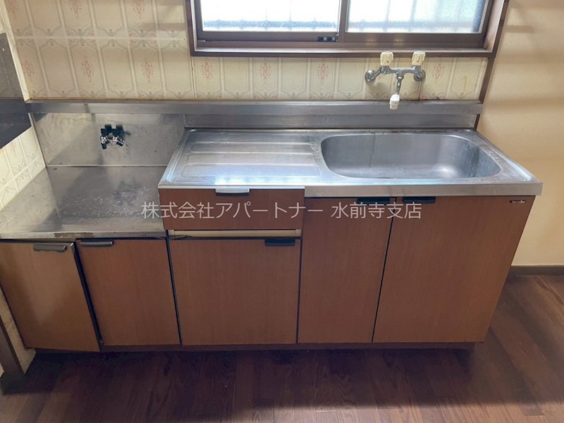 キッチン　窓も広く明るいキッチンです！２口コンロ設置可です！