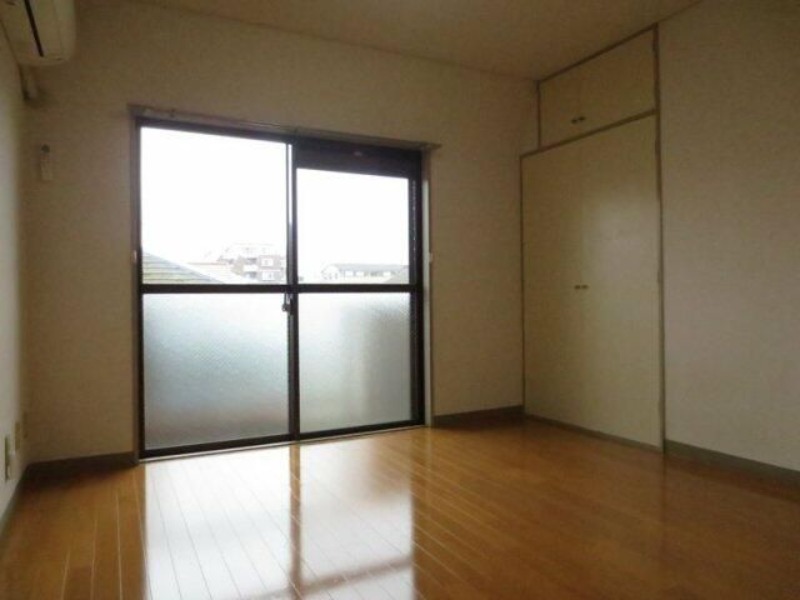 居室・リビング　同物件別室写真