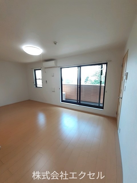 居室・リビング　エアコン付きです。