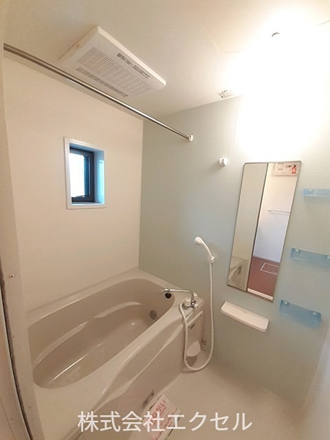 バス・シャワールーム　嬉しい追い焚き機能付きです。