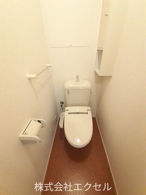 トイレ　温水洗浄便座です。