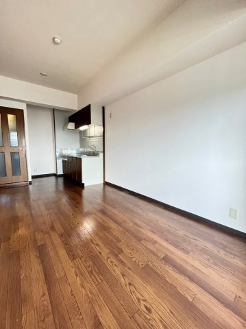 居室・リビング　画像は別号室。ご参考にどうぞ