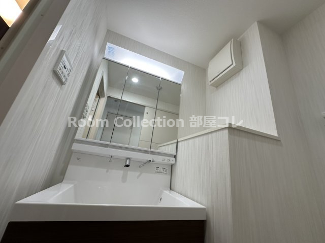 洗面設備　※同物件他部屋写真 反転、色違いの場合有 現況優先