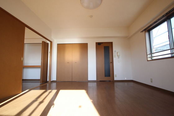 居室・リビング　※別部屋の写真です