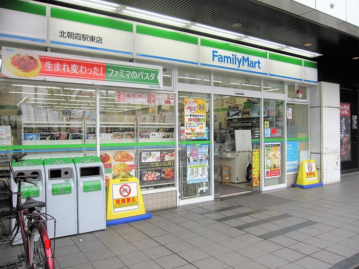 コンビニ　ファミリーマート（コンビニ）まで149m