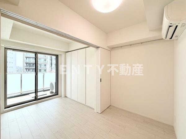 居室・リビング　こちらの居間で趣味の時間をお楽しみください