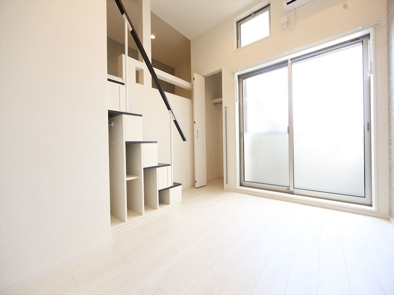 居室・リビング　洋室6.2帖　ロフト5帖（収納にも寝室にも使えます）